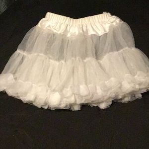 White ruffle-hem costume petticoat